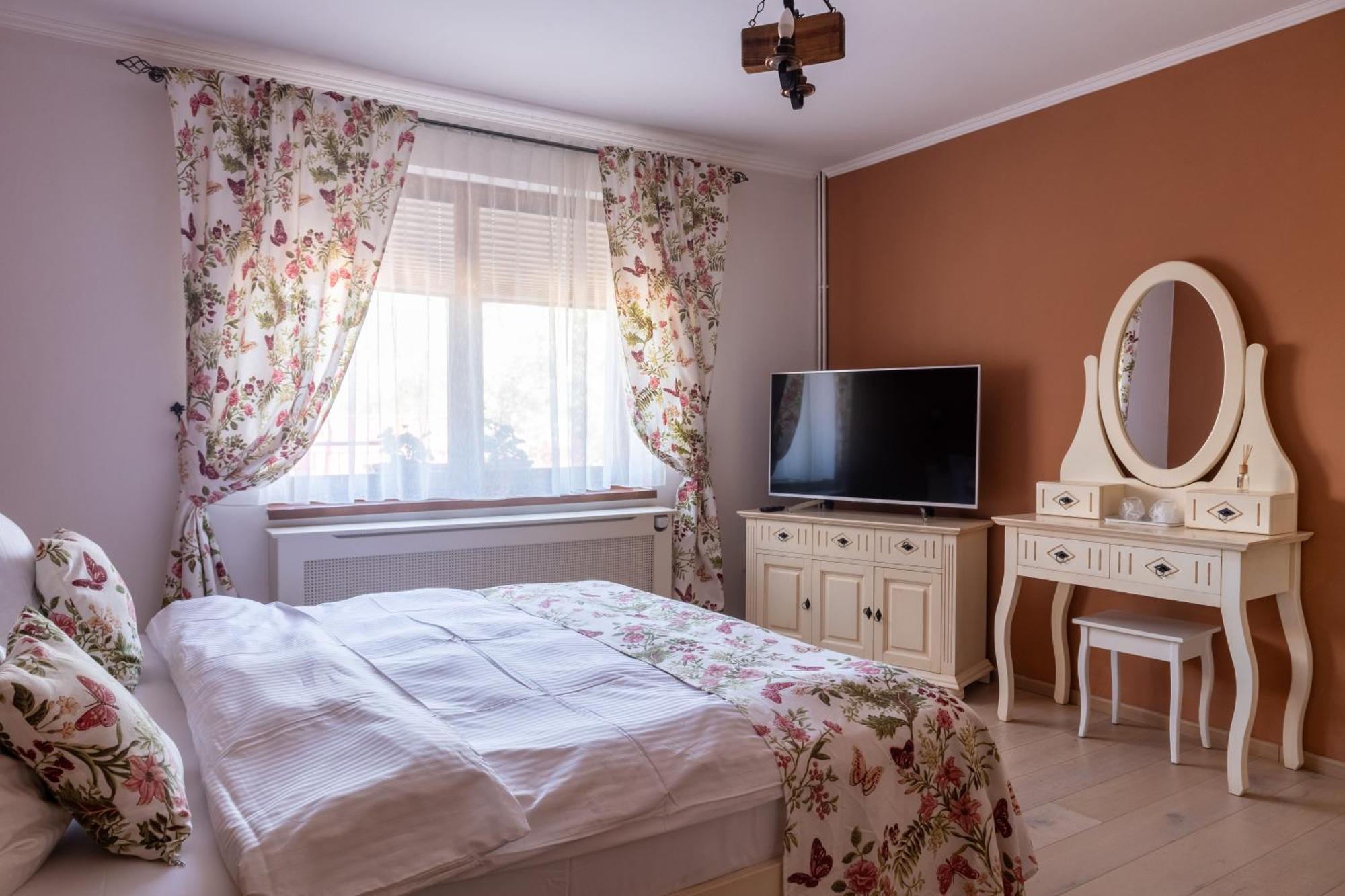 Готель Vila Crisalia Sibiel -Sibiu (Adults Only) Екстер'єр фото